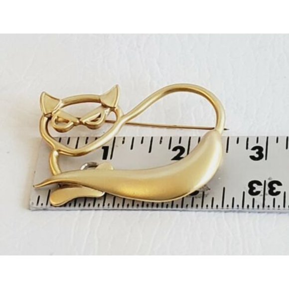 Vintage Modernist Cat Pin Big Gold Tone Openwork Figural Kitten Retro Brooch - Picture 4 of 4